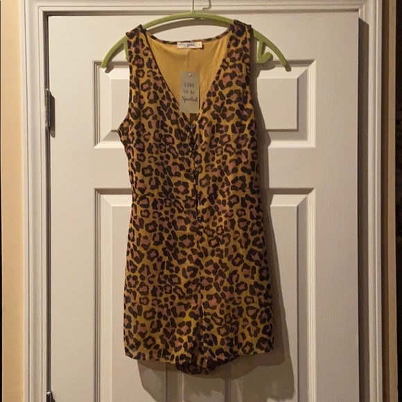 NWT leopard print Live to be spoiled Romper large - Picture 1 of 1